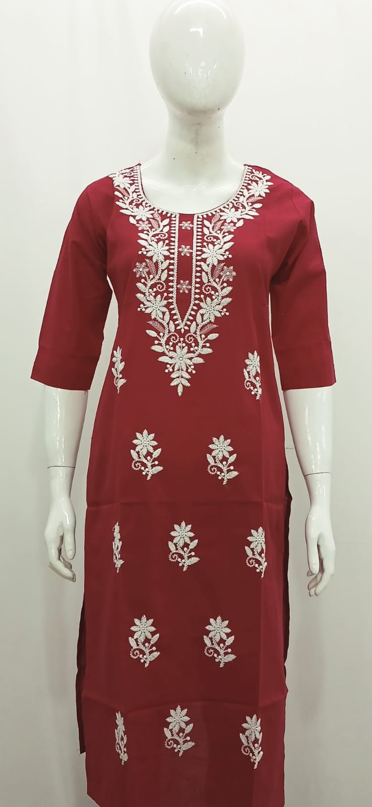 Elegant Floral Embroidered Straight Kurta