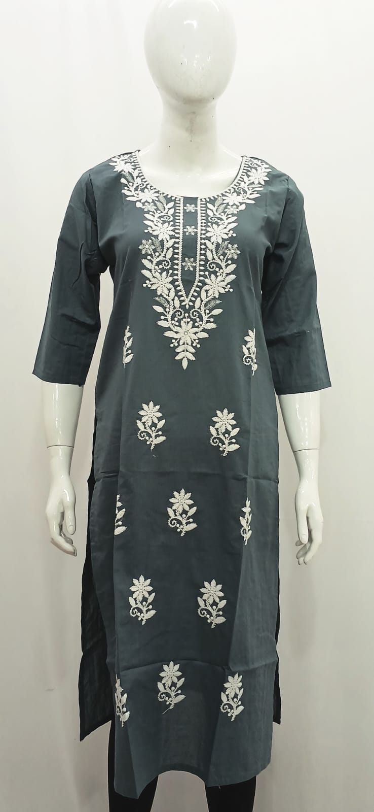 Elegant Floral Embroidered Straight Kurta