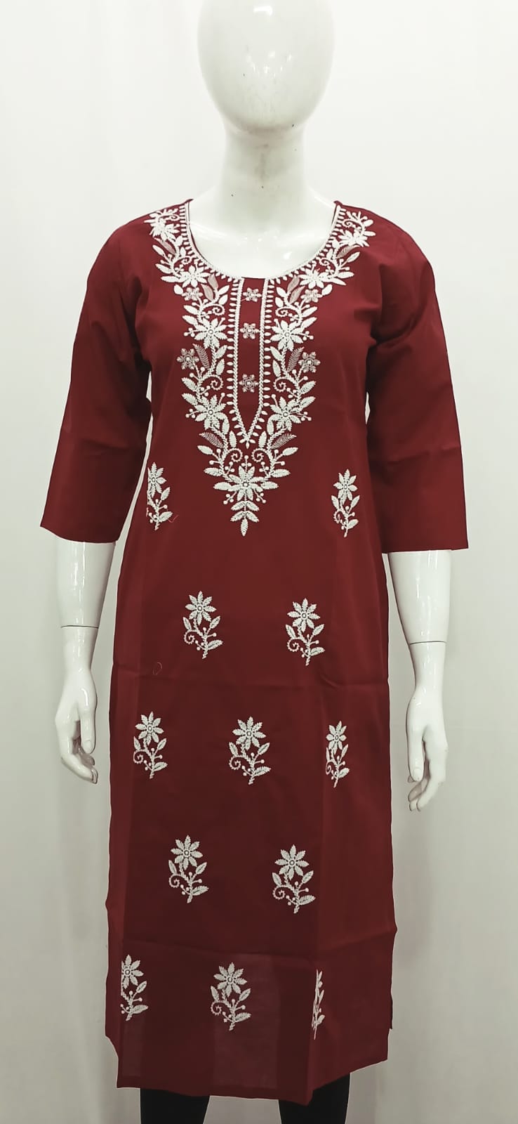 Elegant Floral Embroidered Straight Kurta