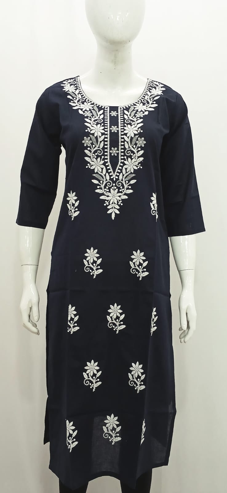 Elegant Floral Embroidered Straight Kurta